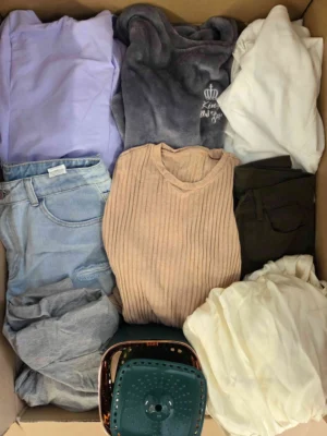 The photo shows a package with clothing in the category BSN.