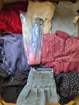 The photo shows a package with clothing in the category BSN.