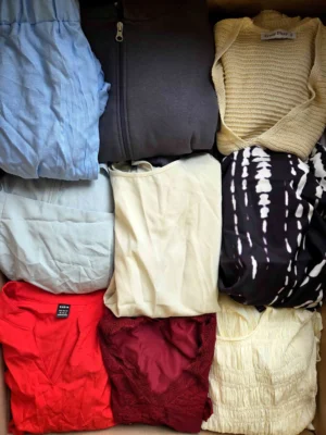 The photo shows a package with clothing in the category BSN.