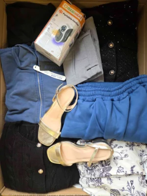 The photo shows a package with clothing in the category BSN.
