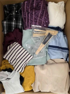 The photo shows a package with clothing in the category BSN.