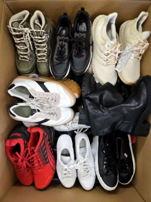 The photo shows a package with footwear in the category SH.