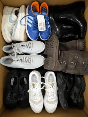 The photo shows a package with footwear in the category SH.