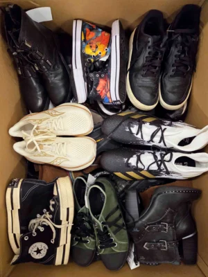 The photo shows a package with footwear in the category SH.