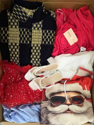 The photo shows a package with clothing in the category BSN.