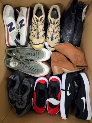 The photo shows a package with footwear in the category SH.