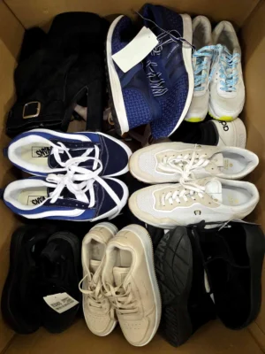 The photo shows a package with footwear in the category SH.