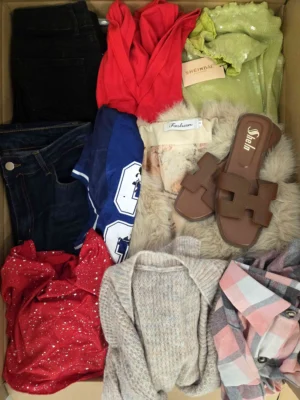 The photo shows a package with clothing in the category BSN.