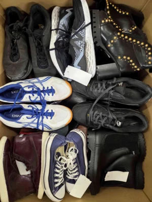The photo shows a package with footwear in the category SH.