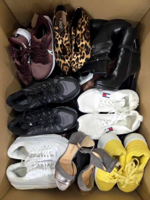 The photo shows a package with footwear in the category SH.