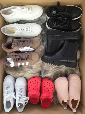 The photo shows a package with footwear in the category CSU.