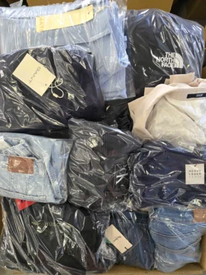 The photo shows a package with clothing in the category C.