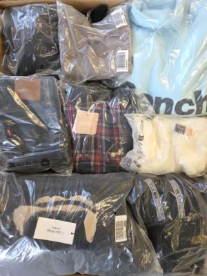 The photo shows a package with clothing in the category D.