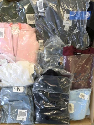 The photo shows a package with clothing in the category D.