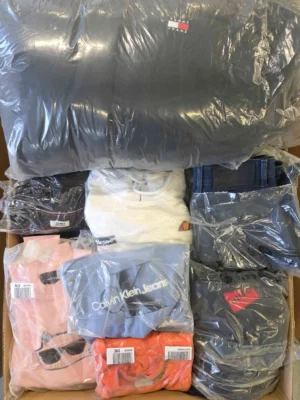 The photo shows a package with clothing in the category D.