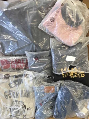 The photo shows a package with clothing in the category D.
