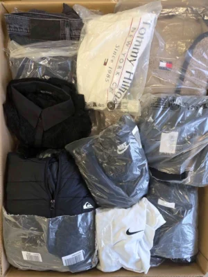 The photo shows a package with clothing in the category D.