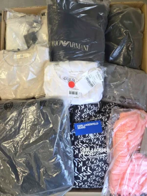 The photo shows a package with clothing in the category D.
