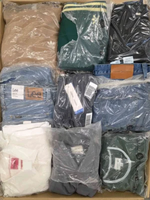 The photo shows a package with clothing in the category D.