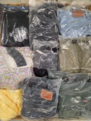The photo shows a package with clothing in the category D.