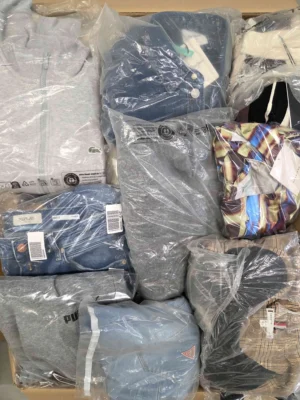 The photo shows a package with clothing in the category D.