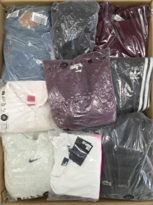The photo shows a package with clothing in the category D.