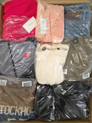 The photo shows a package with clothing in the category D.