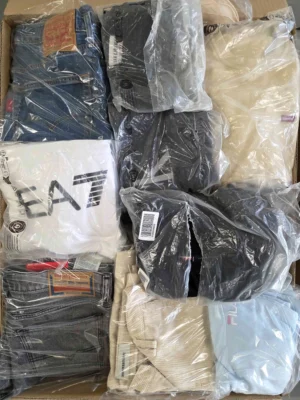 The photo shows a package with clothing in the category D.