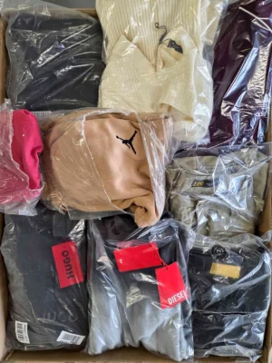 The photo shows a package with clothing in the category D.