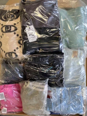 The photo shows a package with clothing in the category D.