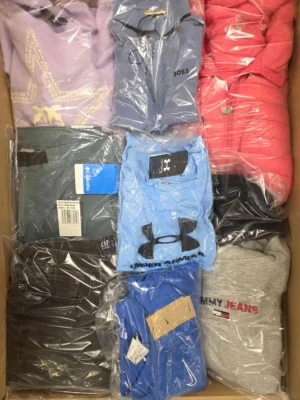 The photo shows a package with clothing in the category B.