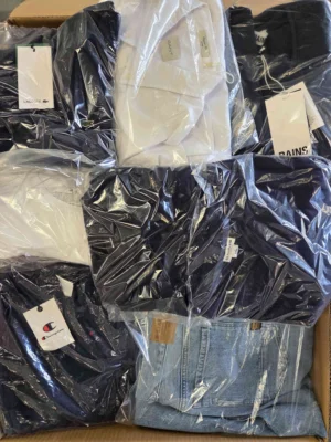 The photo shows a package with clothing in the category B.