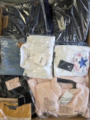 The photo shows a package with clothing in the category B.