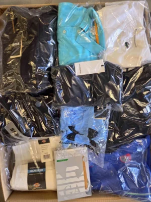 The photo shows a package with clothing in the category B.