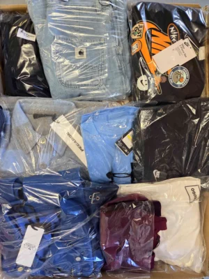 The photo shows a package with clothing in the category B.