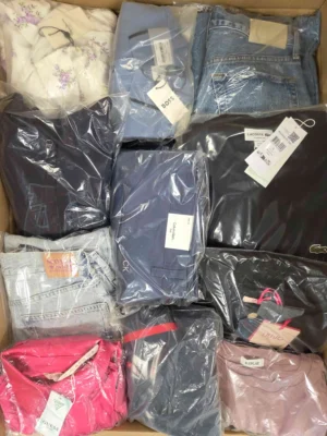 The photo shows a package with clothing in the category B.
