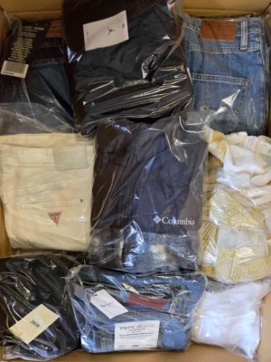 The photo shows a package with clothing in the category B.