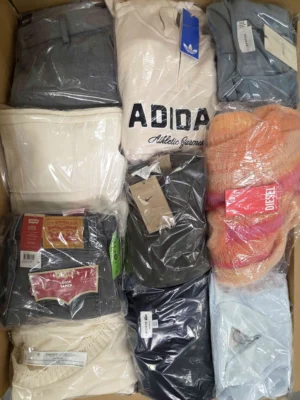 The photo shows a package with clothing in the category B.