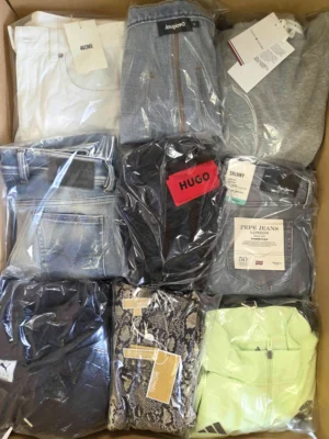 The photo shows a package with clothing in the category B.