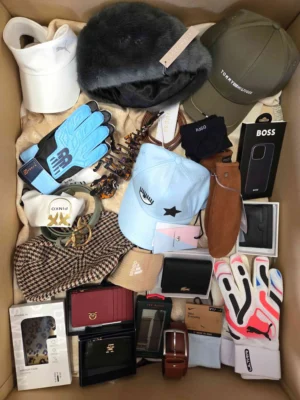 The picture shows a package with accessories in the category AB.