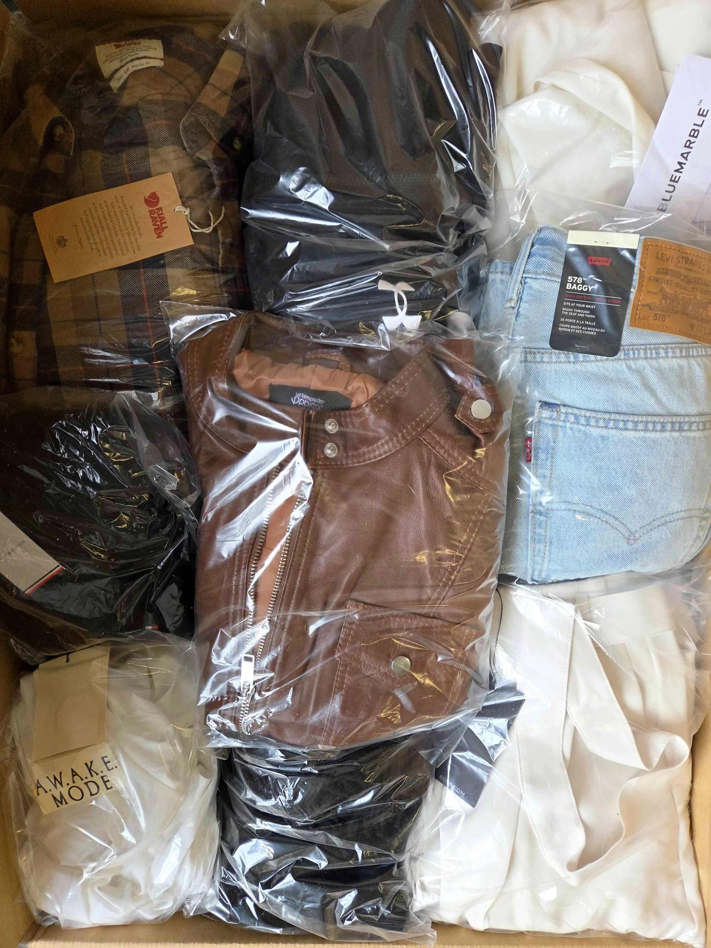 The photo shows a package with clothing in the category B.