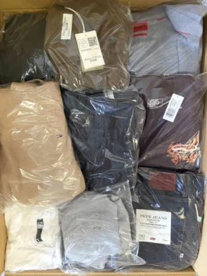 The photo shows a package with clothing in the category B.