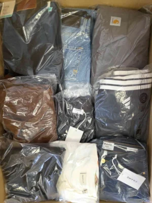 The photo shows a package with clothing in the category B.
