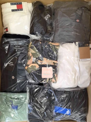 The photo shows a package with clothing in the category B.