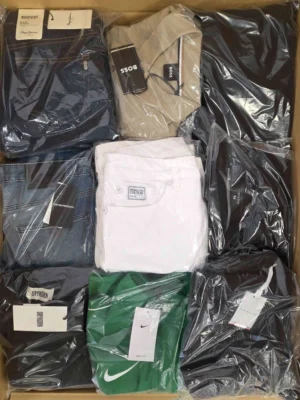 The photo shows a package with clothing in the category B.