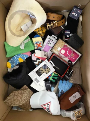 The picture shows a package with accessories in the category AB.