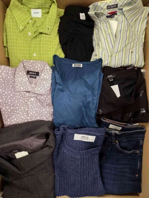 The photo shows a package with clothing in the category U.