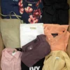 The photo shows a package with clothing in the category U.