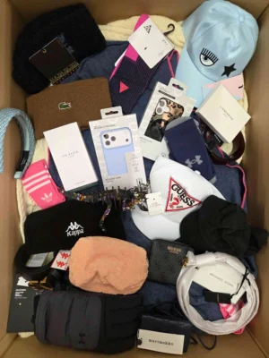 The picture shows a package with accessories in the category AB.