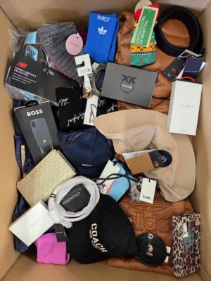 The picture shows a package with accessories in the category AB.